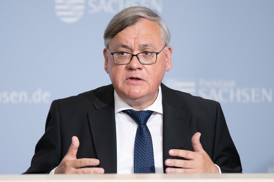 Laut LfV-Präsident Dirk-Martin Christian (64) lässt sich ein Zusammenspiel von gezielten Social-Media-Aktivitäten und gemeinsamen Erlebnissen in der analogen Welt für die Verjüngung der rechtsextremistischen Szene erkennen.