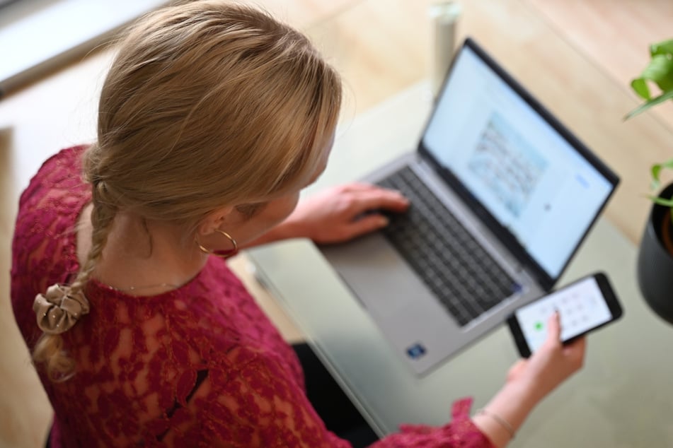 Täuschend echte Flyer mit QR-Codes locken Nutzer aktuell in Thüringen auf gefälschte Webseiten. (Symbolbild)