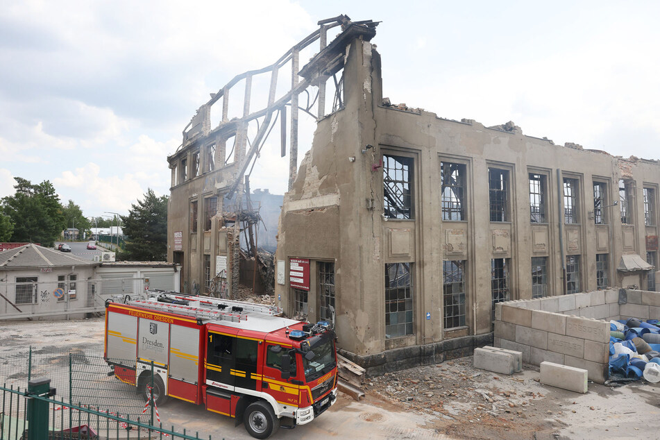Offenbar war es keine Brandstiftung, der zur nahezu kompletten Zerstörung der riesigen Halle in der Albertstadt führte.