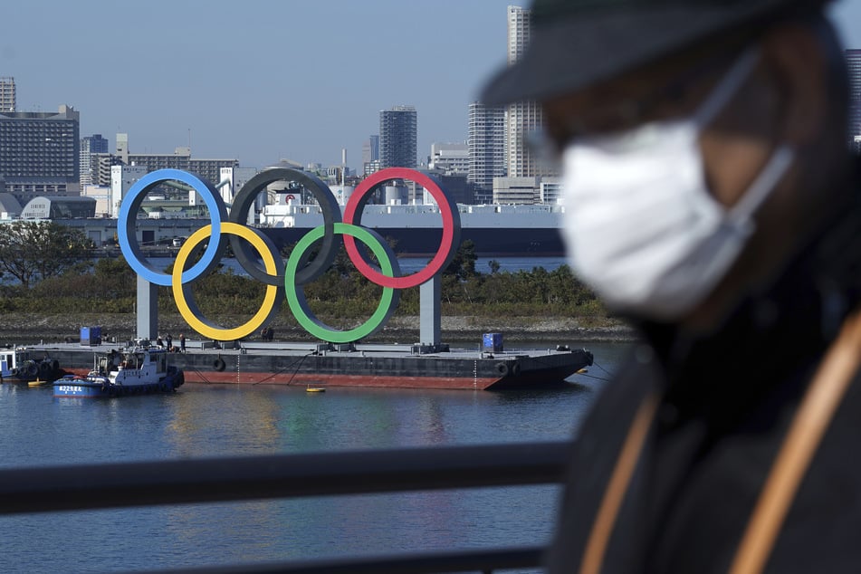 Knapp ein halbes Jahr vor der geplanten Eröffnungsfeier halten sich die Zweifel an einer Austragung der Sommerspiele in Tokio.