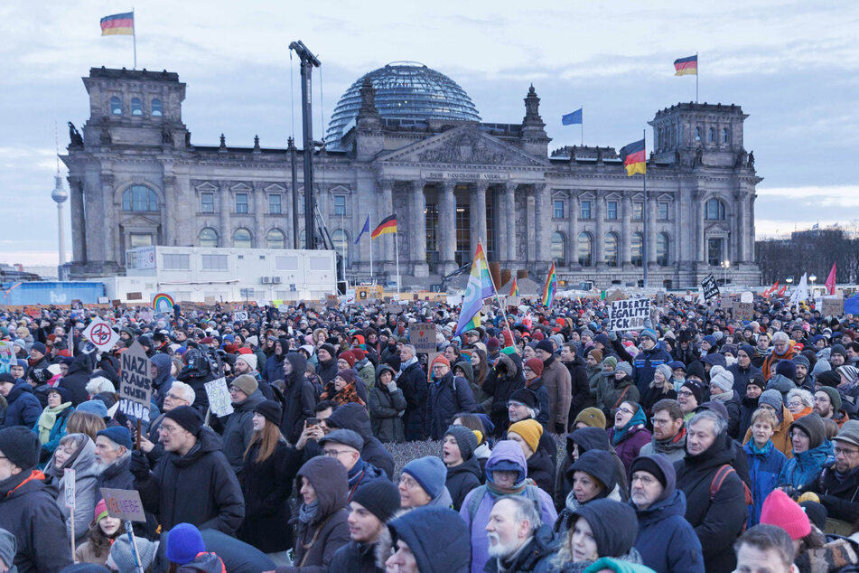 Auch in Berlin war der Andrang vor dem Reichstag groß.