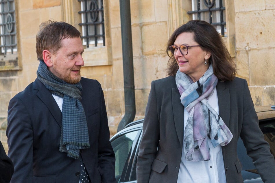 Sachsens Ministerpräsident Michael Kretschmer (49, CDU) und die Präsidentin des Bayerischen Landtags, Ilse Aigner (60), auf dem Weg zur Klausurtagung der CSU-Landtagsfraktion