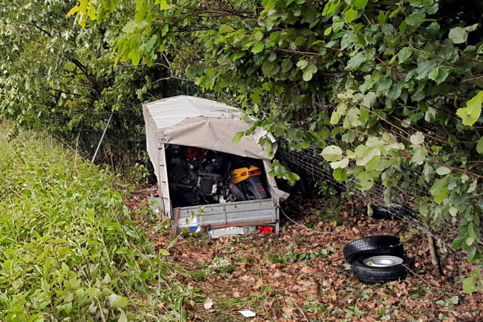 Aufgrund eines defekten Rads am Anhänger kam es zu einem Unfall auf der A4 in Höhe Limbach-Oberfrohna.