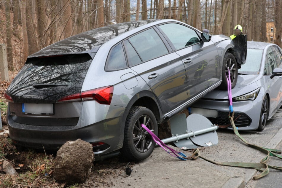 Der Škoda sowie der Cupra mussten abgeschleppt werden.