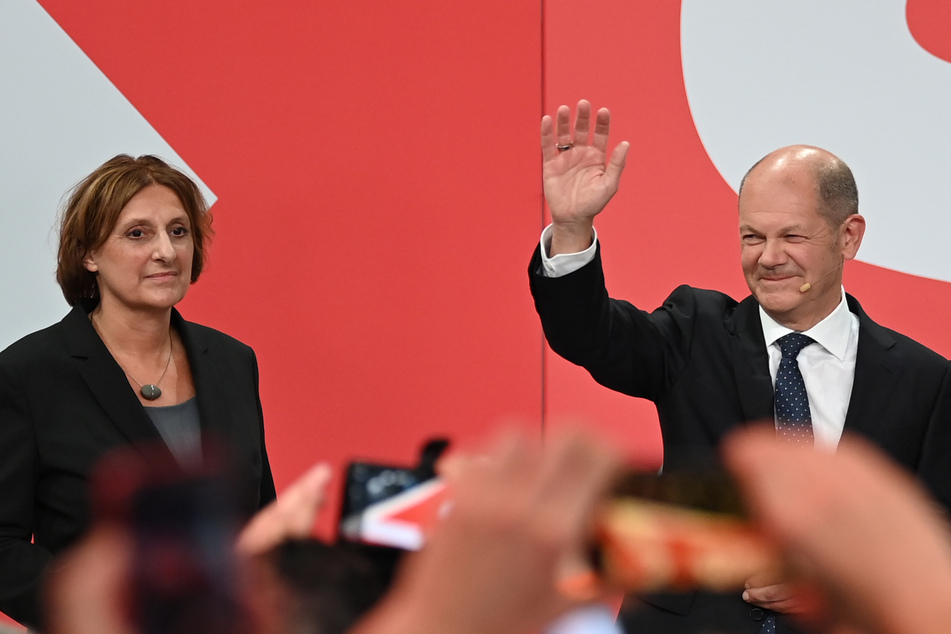Die Brandenburger Bildungsministerin Britta Ernst (60, SPD) hier mit ihrem Gatten, dem Kanzlerkandidaten Olaf Scholz (63, SPD).