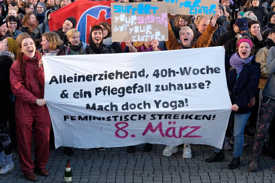 Zum Internationalen Frauentag wird es überall in Deutschland zahlreiche Demonstrationen geben - auch in Köln. (Symbolbild)