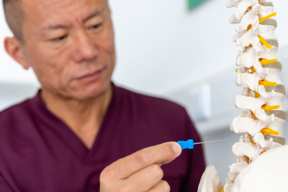 Damit Schmerzen nachhaltig gelindert werden, kann auf die Acupotomy zurückgegriffen werden.