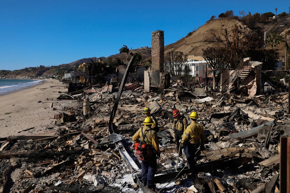 Los Angeles officials said the tens of thousands of people forced to flee their hopes by the Palisades and Eaton Fires would not be able to return until Thursday at the earliest.