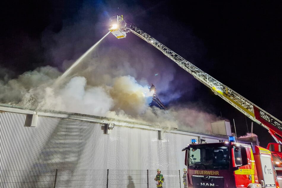 Das Feuer sprang schnell auf das gesamte Gebäude über.