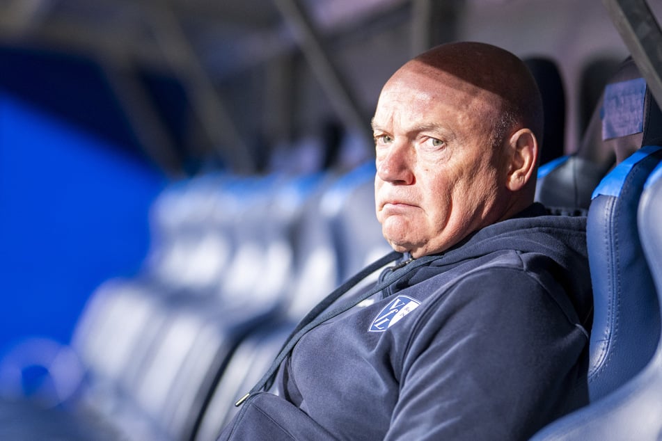 Uwe Rösler (57) und der VfL Bochum spielen in der Liga bisher eine wenig zufriedenstellende Saison.