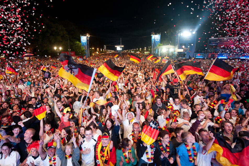 Nicht nur zum Fußball: Millionen Menschen verbinden die Nationalhymne mit Deutschland.