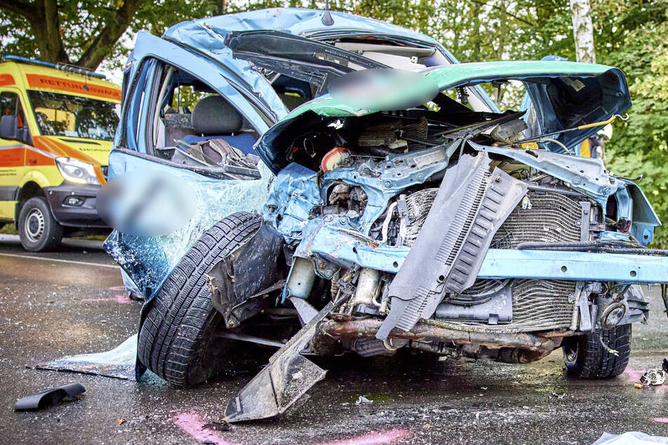 Heftiger Frontal-Zusammenstoß: Autofahrer (†31) stirbt im Krankenhaus