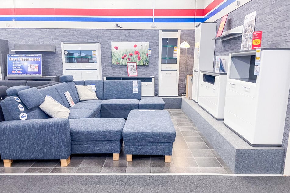 Aufgrund des Abverkaufs bei ROLLER in Oldenburg gibt's satte 70 Prozent¹ Nachlass auf Möbel.