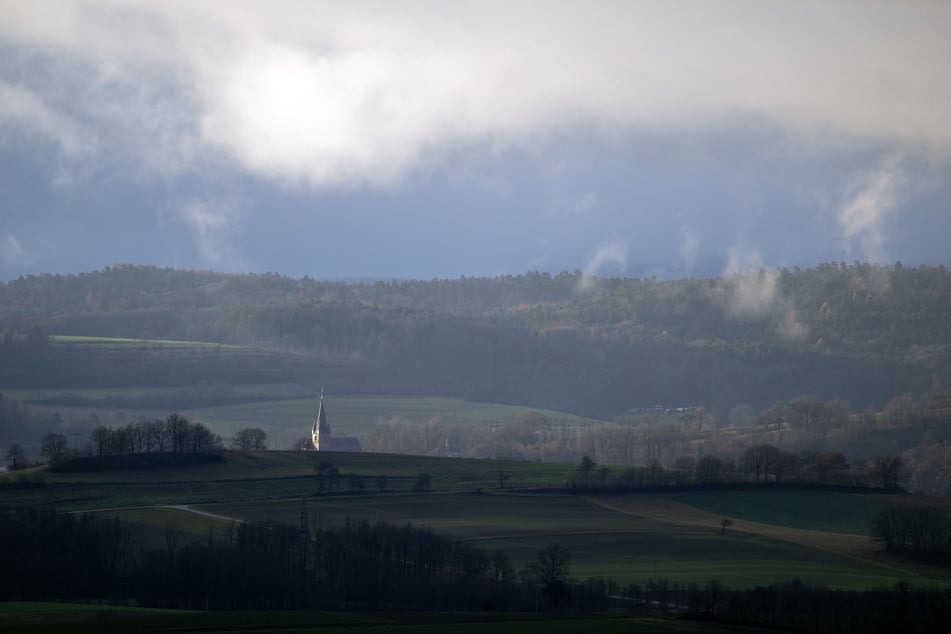 Nebel aber auch Sonne zeigen sich in Bayern. (Archivfoto)