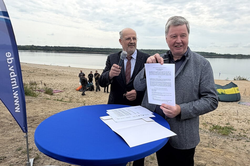 Bürgermeister von Löbnitz, Detlef Hoffmann (l.) und Dr. Eckhard Rexroth.