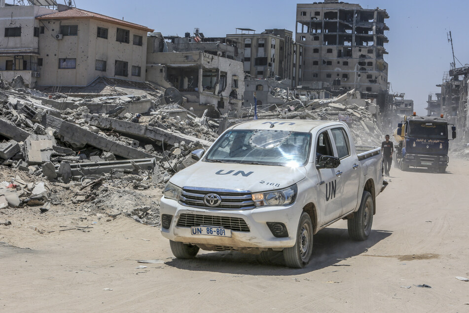 In der palästinensischen Stadt Chan Junis sind zahlreiche Gebäude durch israelische Luftangriffe zerstört worden.