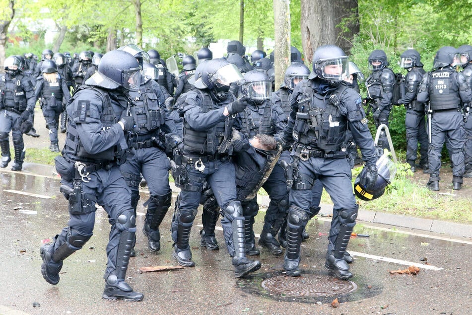 Polizeieinsätze sind für die Beamten oft lebensgefährlich. Jetzt sollen die Entschädigungen erhöht werden.