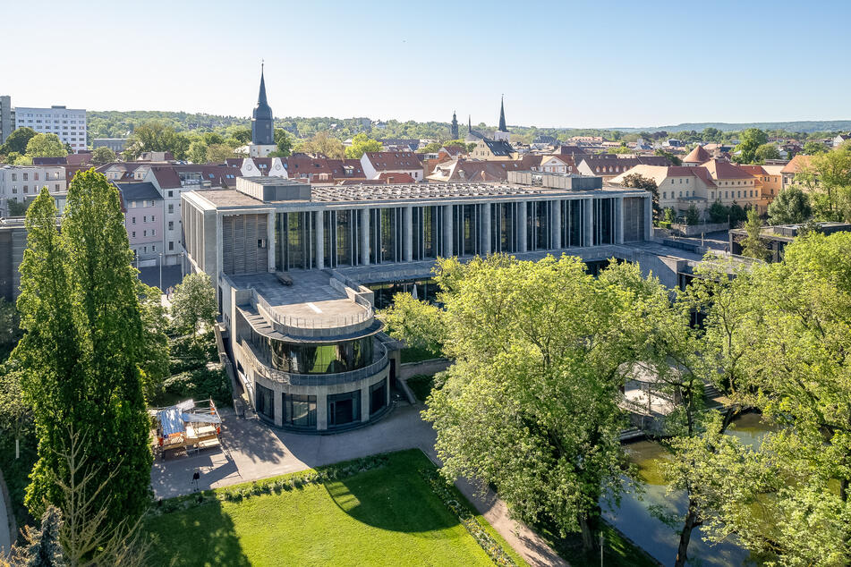 In die Weimarhalle wird zum Deutschen Städteforum (27. August) eingeladen. Tags darauf schließt sich die an das Städteforum gekoppelte Konferenz Tourismus beim Deutschen Städtetag in der Weimarhalle an.