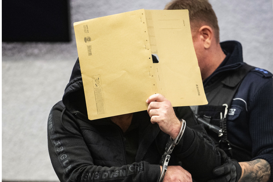 Prozess nach tödlichen Schüssen in Mercedes-Werk: Angeklagter bricht sein Schweigen!