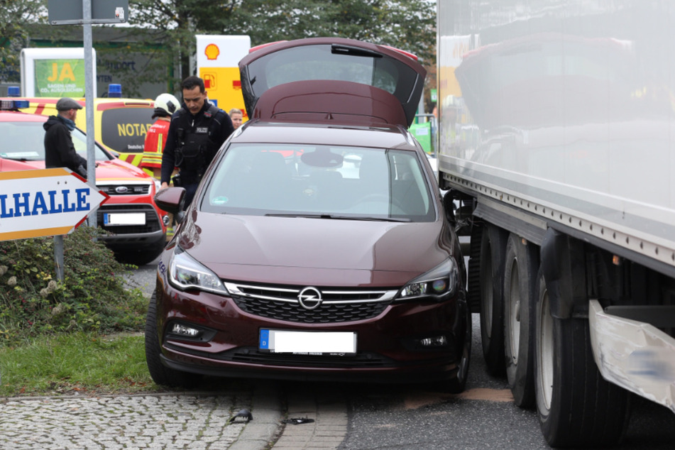 Die Insassen des Opels mussten über die Beifahrerseite aus dem Auto steigen.