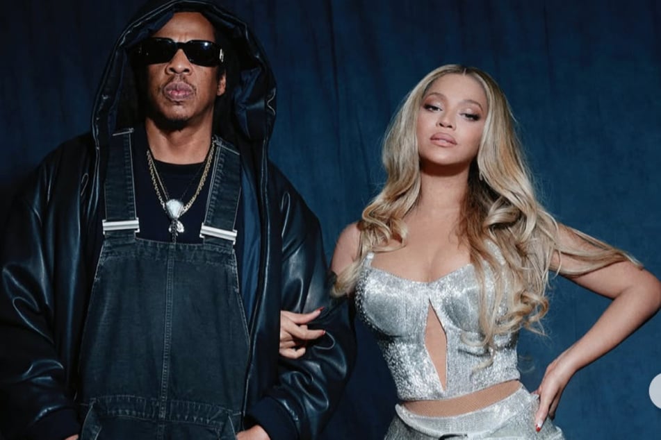 Jay-Z credited Beyoncé (r.) and their three children for their support amid the bombshell lawsuit in his new interview.
