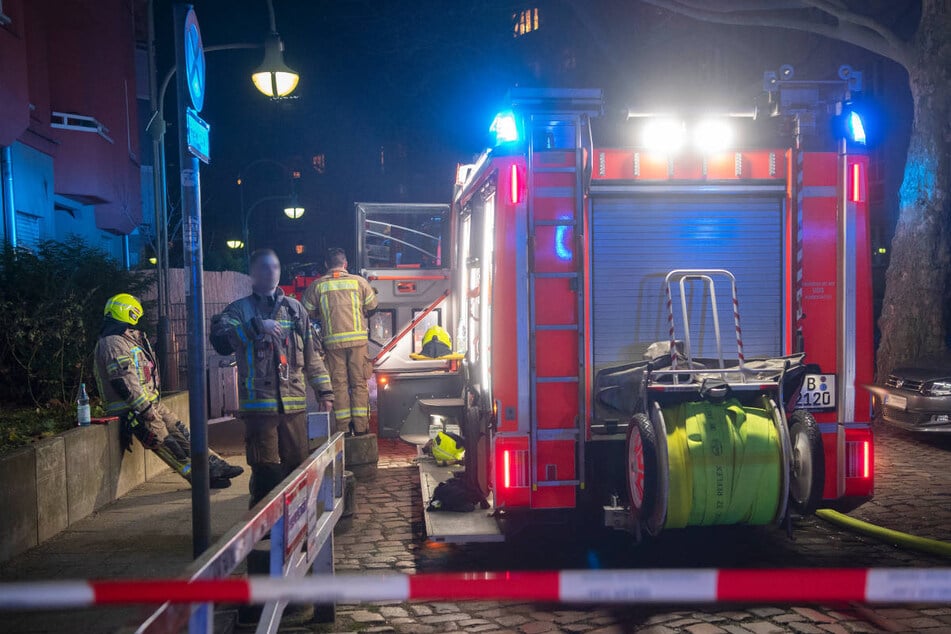 Berlin: Mann bei Feuer in ehemaligem Berliner Bahnhofsgebäude schwer verletzt