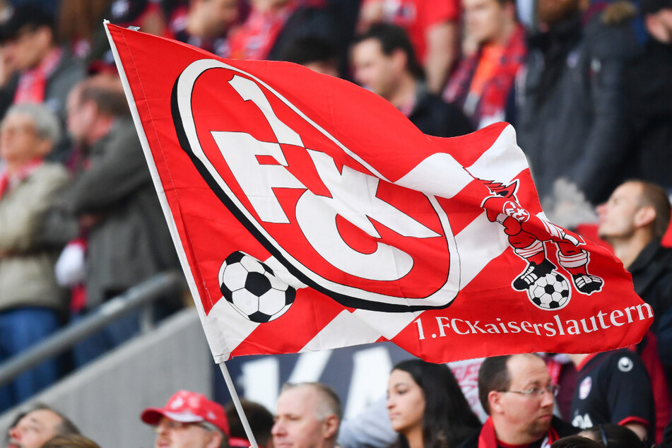 Mitglieder des FCK haben bei der Mitgliederversammlung den Ausschluss eines Bild-Journalisten entschieden. (Symbolbild)