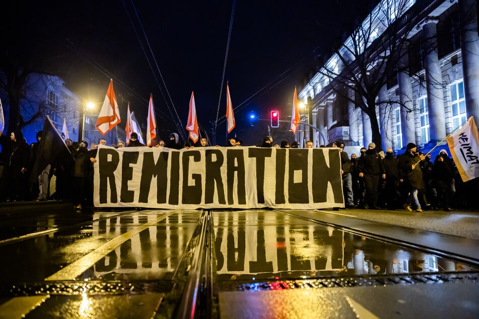 Nach dem Anschlag demonstrierten rechtsextreme Gruppierungen in der Stadt.