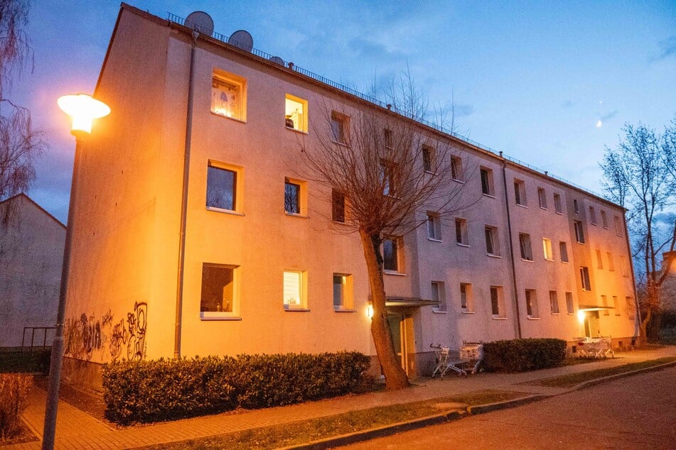 In diesem Wohnblock in der Garskestraße befinden sich zwölf Notunterkünfte der Stadt Leipzig.