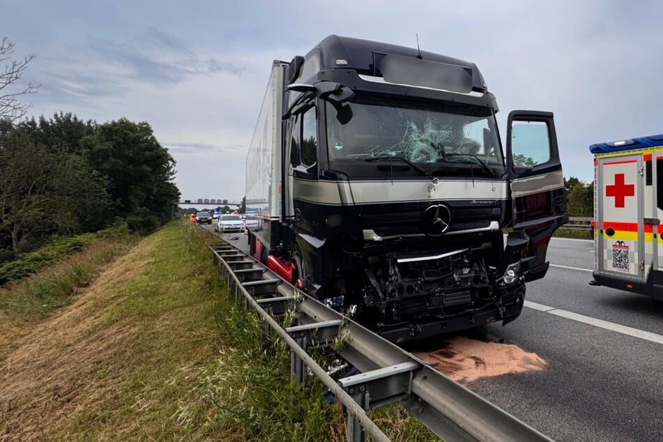 Ein Laster war nicht mehr fahrbereit und musste abgeschleppt werden.