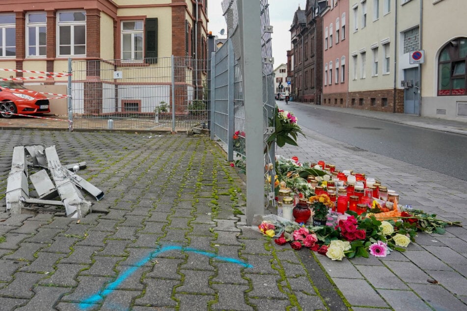 Die Frau verstarb noch auf der Straße.