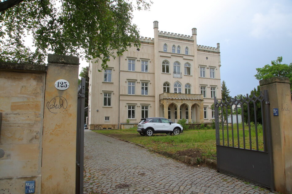 Die Tudor-Villa an der Bautzner Straße befindet sich heute im Eigentum der Stadt.