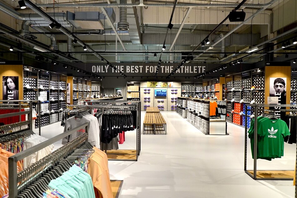 Perceptueel Occlusie Wild Neuer Adidas-Store im Ochtum Park Bremen macht gerade diese coolen Angebote  | TAG24
