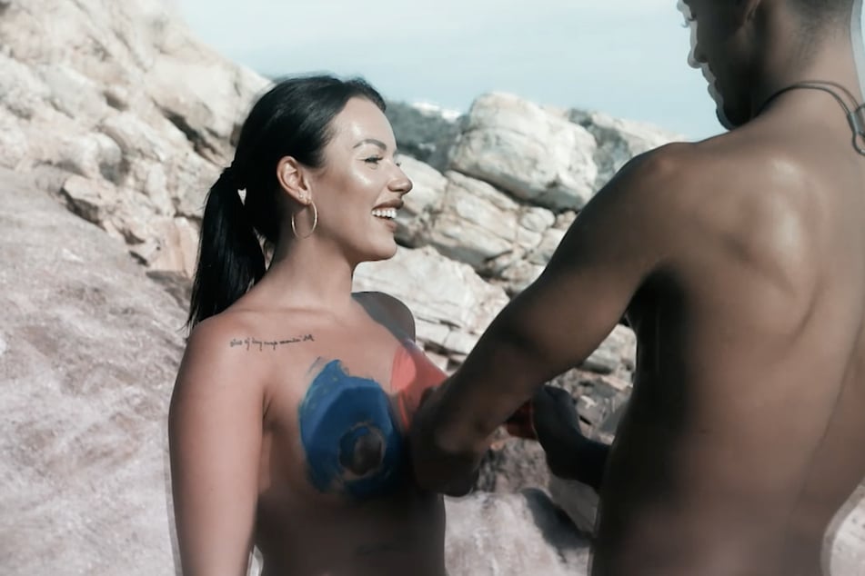 Bereits in der zweiten Staffel von "Are You The One?" durften sich Germain und Victoria mit Körperfarbe bemalen.