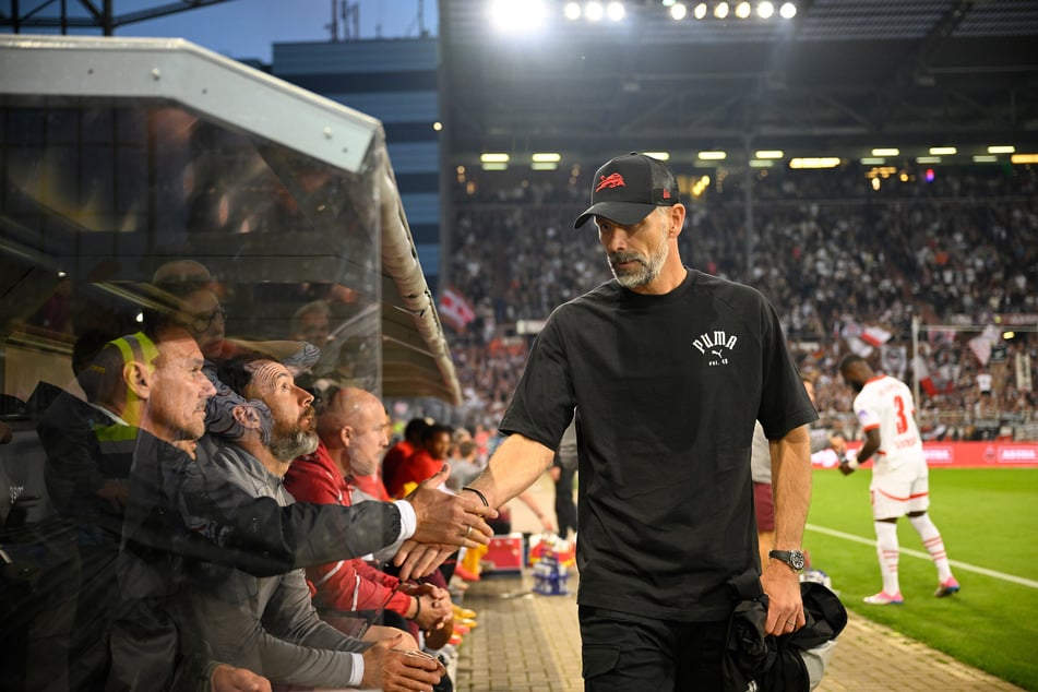 Zufrieden sieht anders aus: RB Leipzigs Trainer Marco Rose (48) nach dem 0:0 beim FC St. Pauli.