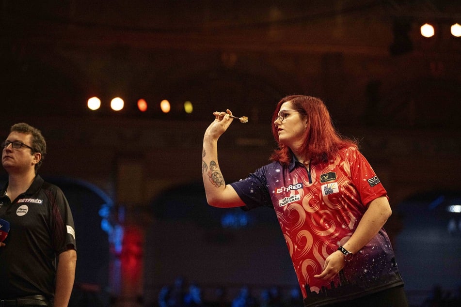 Noa-Lynn van Leuven (28) steht im Dezember auch bei der Darts-WM am Oche.