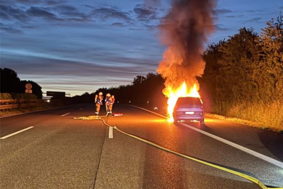 Unfall A81: Auto in Flammen: A81 bei Heilbronn nur einspurig befahrbar