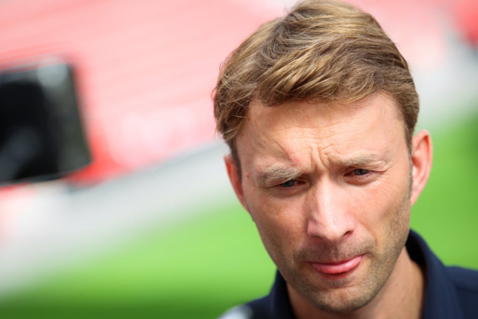 Simon Rolfes (44) muss in den Transferplanungen eines neuen Linksverteidigers etwas umplanen.
