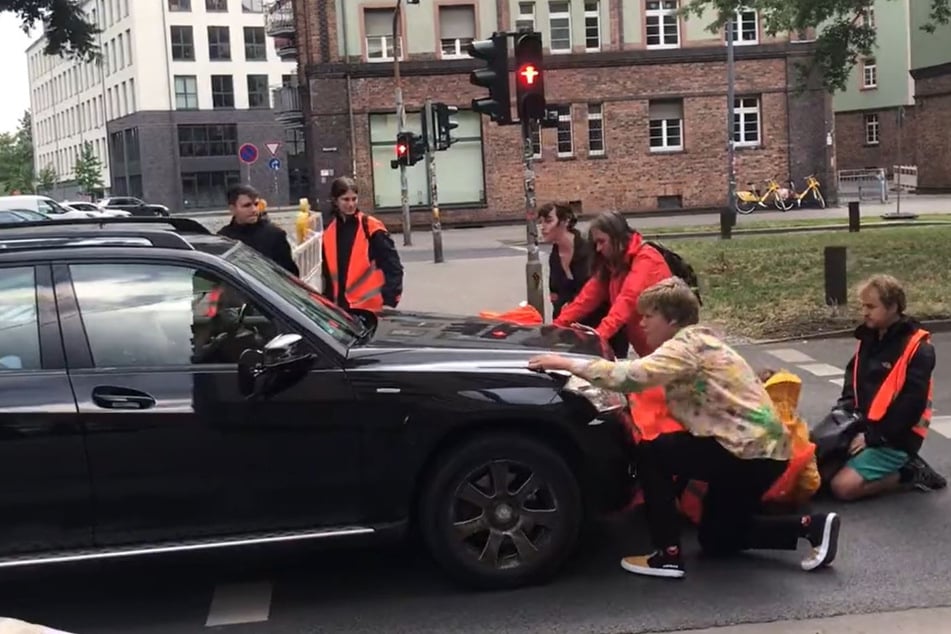 Karl-Jürgen B. (69) fuhr im Sommer in eine Straßenblockade.