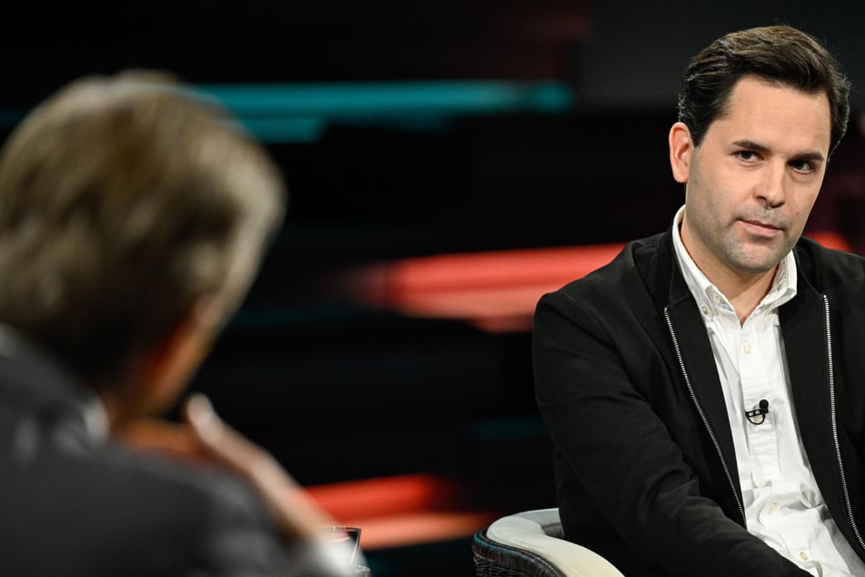 "Verschwörungsmist": Markus Lanz unterbricht Gast und konfrontiert ihn mit "hartem Vorwurf"