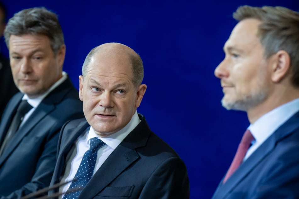 Nicht mehr gut aufeinander zu sprechen: FDP-Chef Christian Lindner (45, r.), Kanzler Olaf Scholz (66, SPD, M.) und Wirtschaftsminister Robert Habeck (55, Grüne).