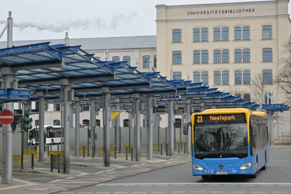 Die letzte Abfahrt vom Chemnitzer Omnibusbahnhof nach Limbach-Oberfrohna wurde für die Wochenenden vorgeschoben. (Archivbild)