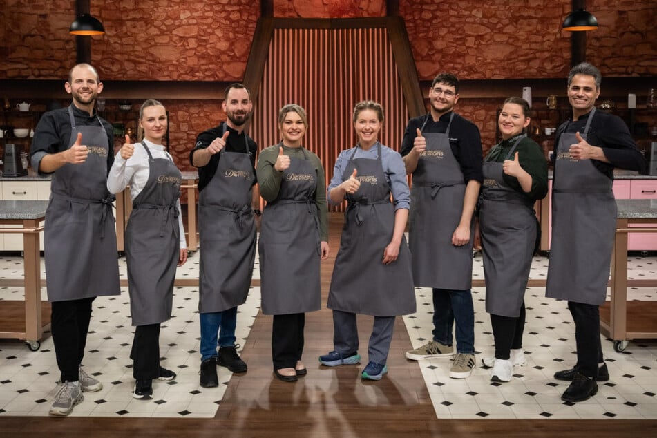 Es kann nur eine(n) geben: Michael (v.l.), Lina, Sven, Gina, Vera, Péter, Anna und Allreza kämpften in der aktuellen Staffel um den Goldenen Cupcake.