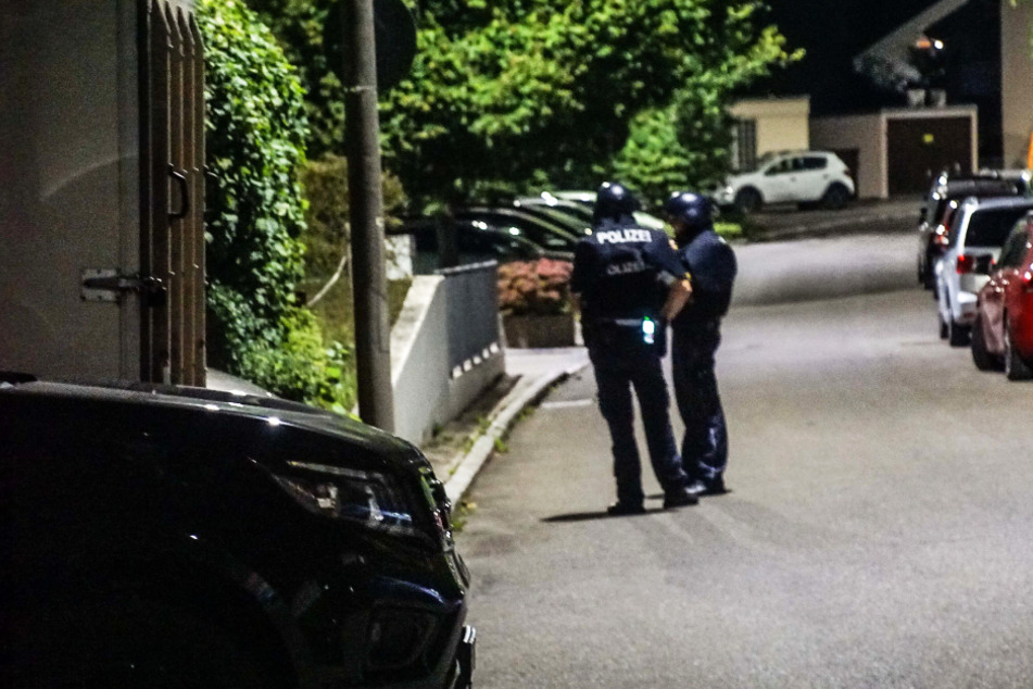 Einsatzkräfte des SEK vor Ort in Magstadt.