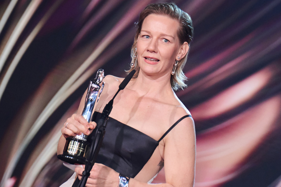 Die Filmpreis-Saison schreitet voran - und Sandra Hüller (45) ist mitten unter den heißen Anwärterinnen. Ist sie auf dem Weg zu den Oscars?