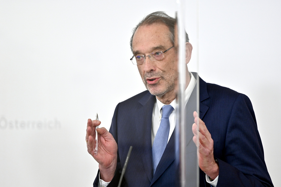 Heinz Faßmann (ÖVP), Bildungsminister von Österreich, spricht auf einer Pressekonferenz im Bundeskanzleramt zu weiteren Details zu den Corona-Maßnahmen der Regierung.