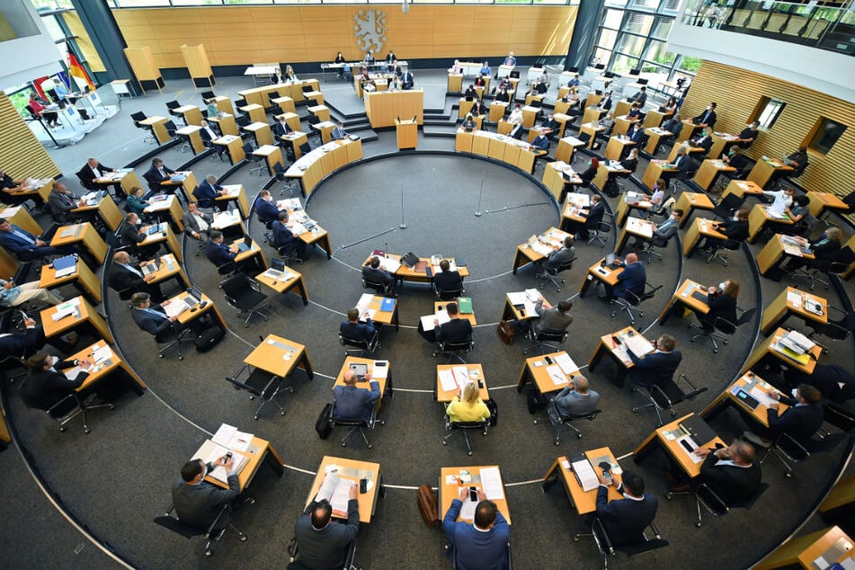Damit der Thüringer Landtag für Neuwahlen aufgelöst werden kann, müssen 60 Abgeordnete zustimmen.