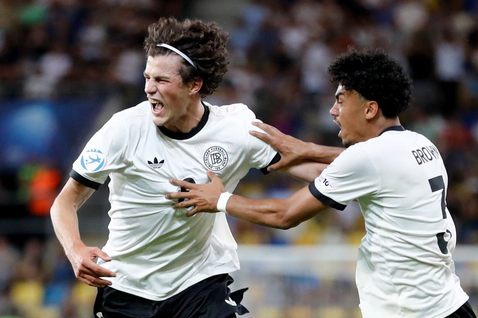 Merlin Röhl (23, l.) zieht es wohl nach England.
