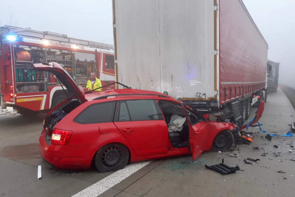 An der Unfallstelle herrschte laut Polizei dichter Nebel.