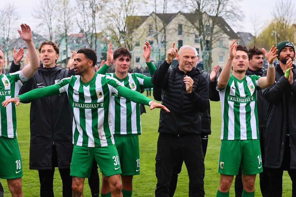 Ratifo genießt ein Top-Standing bei seiner Mannschaft und den Fans. Ob er das wirklich aufgibt?
